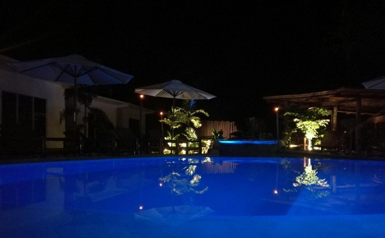 Oceanlife Explorers Resort Siquijor Buitenkant foto